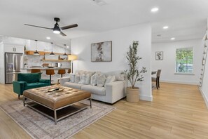 Televisión y chimenea