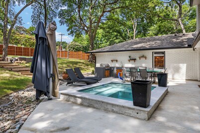 Elegant Villa Heated Pool Firepit • 3.5 Baths