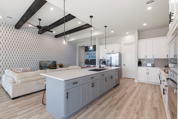 Microondas, horno, placa de cocina, lavavajillas