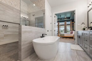 Handtücher, Seife, Toilettenpapier