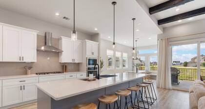 Mist & Bloom' Lakefront Retreat-Gameroom, SUP's