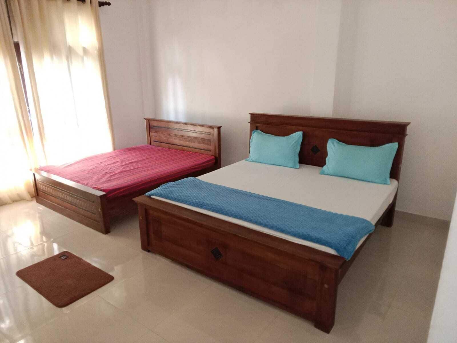 Työpöytä, kannettavalle tietokoneelle sopiva työtila