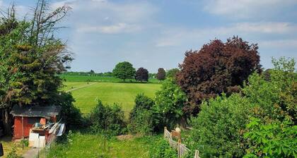 The Airport Getaway. 3 mns drive from Heathrow Aprt, relaxing and cosy space