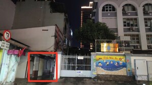 A gated entrance with a no parking sign, a swimming pool sign, and a mural with cartoon characters. - NAVILA homstay free laundry (Ho Chi Minh City)