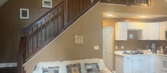 Charming 3-bedroom cabin with WiFi and AC in Rileyville. Mtn and river views.