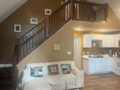 Charming 3-bedroom cabin with WiFi and AC in Rileyville. Mtn and river views.