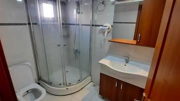 Family Apartment | Bilik Mandi