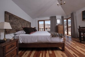 Superior Double Room, 1 Bedroom | In-room safe, desk, laptop workspace, iron/ironing board - Artinka Boutique Hotel (Cusco)