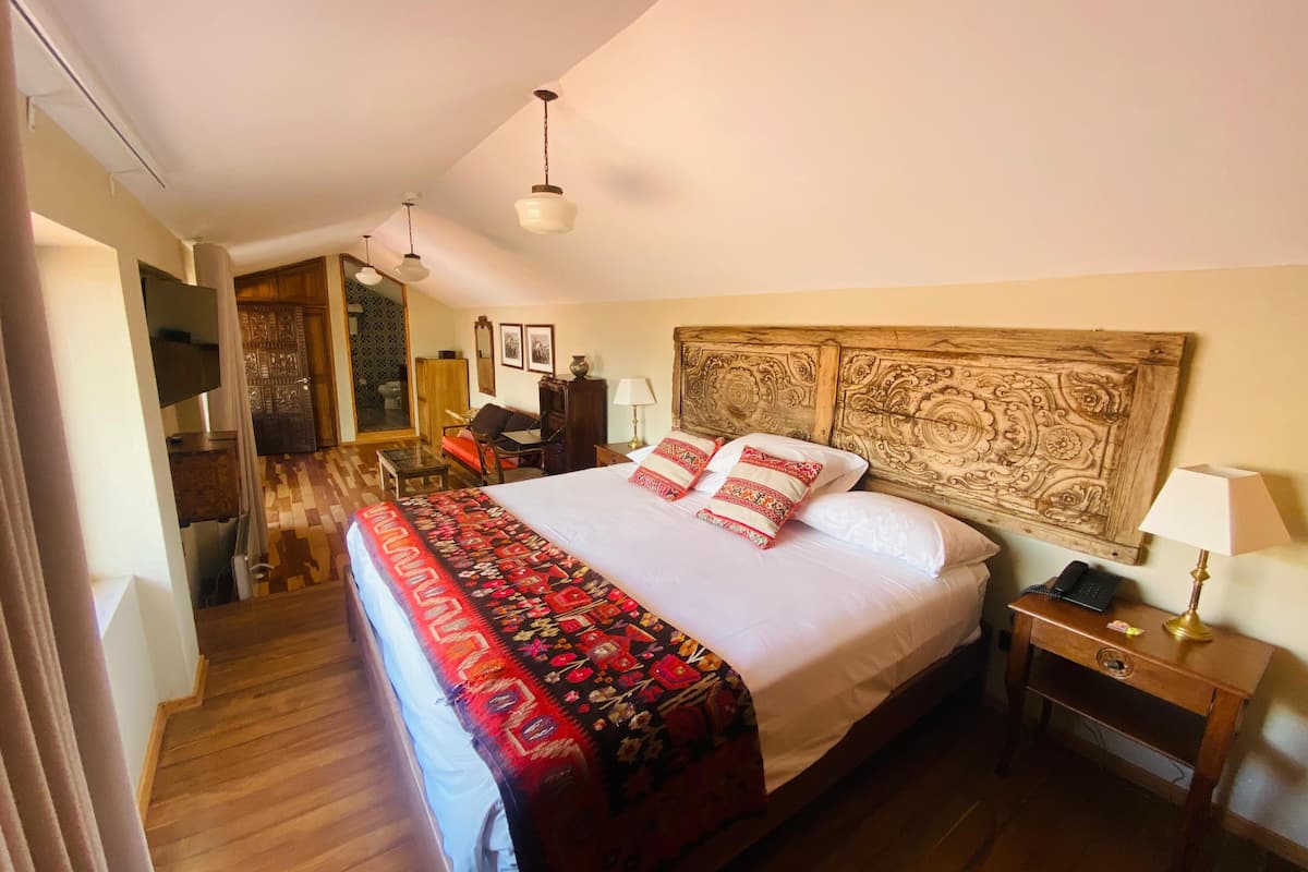 Presidential-dobbeltværelse | Pengeskab på værelset, skrivebord, arbejdsområde til bærbare computere