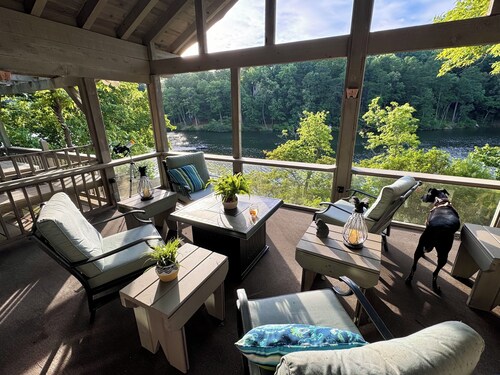 Beautiful Lake Home in N GA with 360 water views! Kayaks, Fishing, Golf