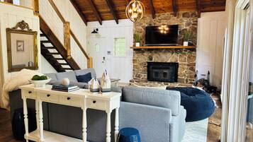 Smart TV, fireplace