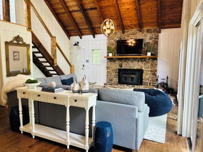 Smart TV, fireplace