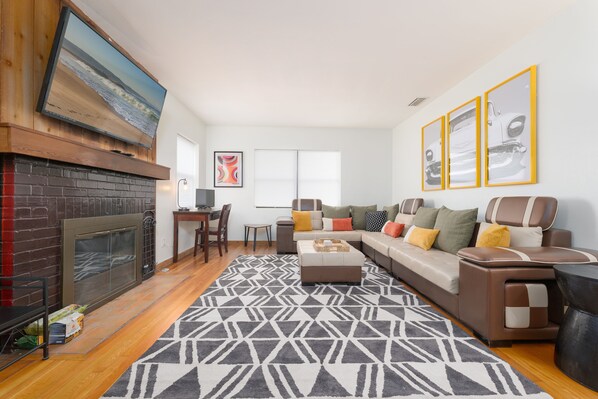 Télévision, cheminée