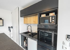 Fridge, microwave, oven, coffee/tea maker