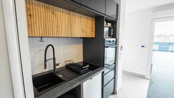 KylskÄp, mikrovÄgsugn, ugn och kaffe- och tebryggare