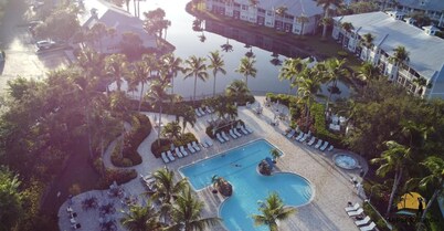 New Listing - 1st Floor Luxury Lakeview Golf Condo - Resort Pool - Hot Tub -Gym