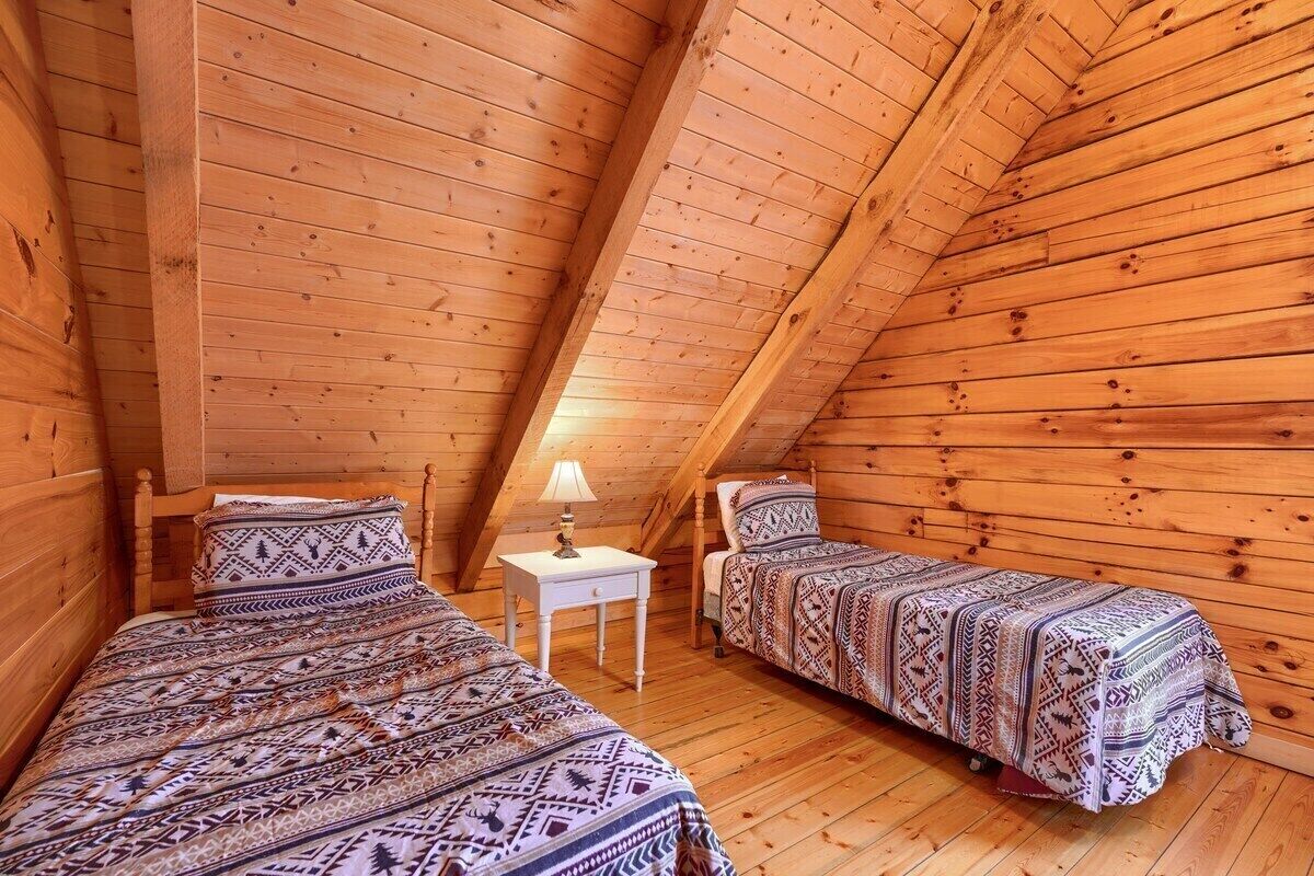 4 bedrooms, WiFi (free), bed sheets