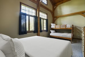 3 bedrooms, WiFi (free), bed sheets