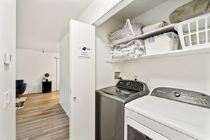 Economy Bungalow, Air conditioning, Garden View | Laundry - Central Bellevue Guesthouse (Bellevue)