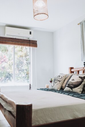 5 bedrooms, WiFi, bed sheets - Casa Davika with private pool for 12 guests (Puerto San José)