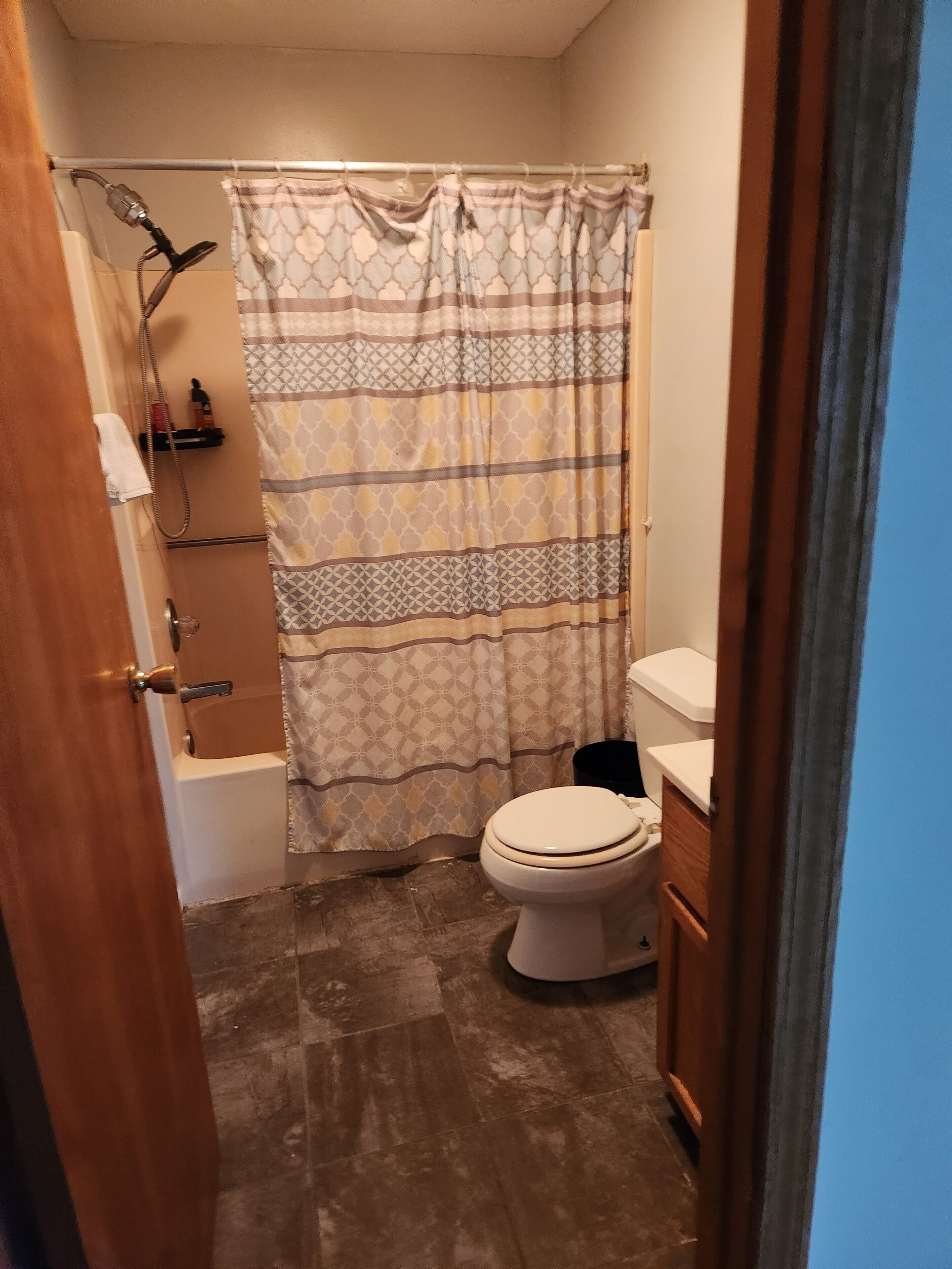 Haartrockner, Handtücher, Seife, Shampoo