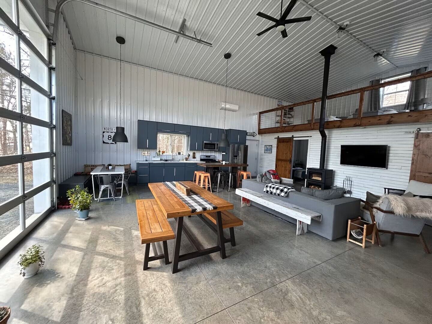 Smart-tv en een open haard