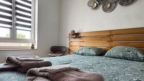 1 bedroom, iron/ironing board, travel crib, bed sheets - Apartment ideally located, Beach / Motorway / Shops / Hospital / Railway station... (Verton)