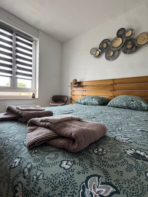 1 bedroom, iron/ironing board, travel crib, bed sheets - Apartment ideally located, Beach / Motorway / Shops / Hospital / Railway station... (Verton)