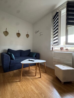 Living area - Apartment ideally located, Beach / Motorway / Shops / Hospital / Railway station... (Verton)