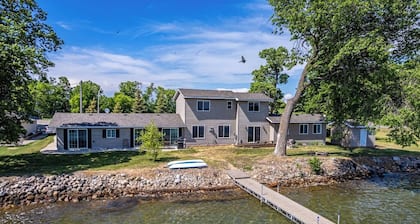 Spacious Duplex on Sandy, Private Beach! 5 Bedroom - 3.5 Bath MN Lake Cabin
