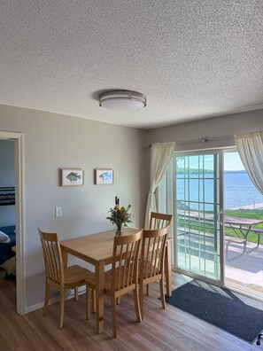 Dining - Private Sandy Beach - 5 Bedroom - 9 Bed MN Lake Home (Pelican Rapids)