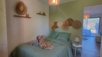 2 bedrooms, iron/ironing board, bed sheets