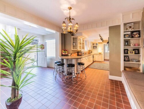 The Good Knight Inn BnB- Bedrm 4.5 bath Historic Mansion