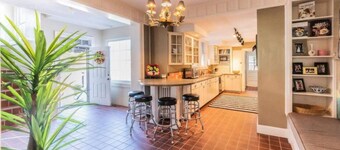 The Good Knight Inn BnB- Bedrm 4.5 bath Historic Mansion