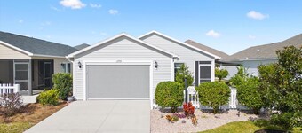 Spacious villa in The Villages w/ nice outdoor area south of turnpike.