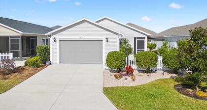 Spacious villa in The Villages w/ nice outdoor area south of turnpike.