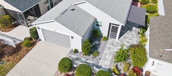 Spacious villa in The Villages w/ nice outdoor area south of turnpike.