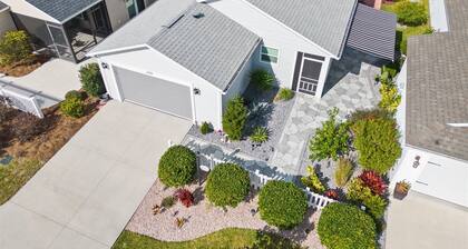 Spacious villa in The Villages w/ nice outdoor area south of turnpike.