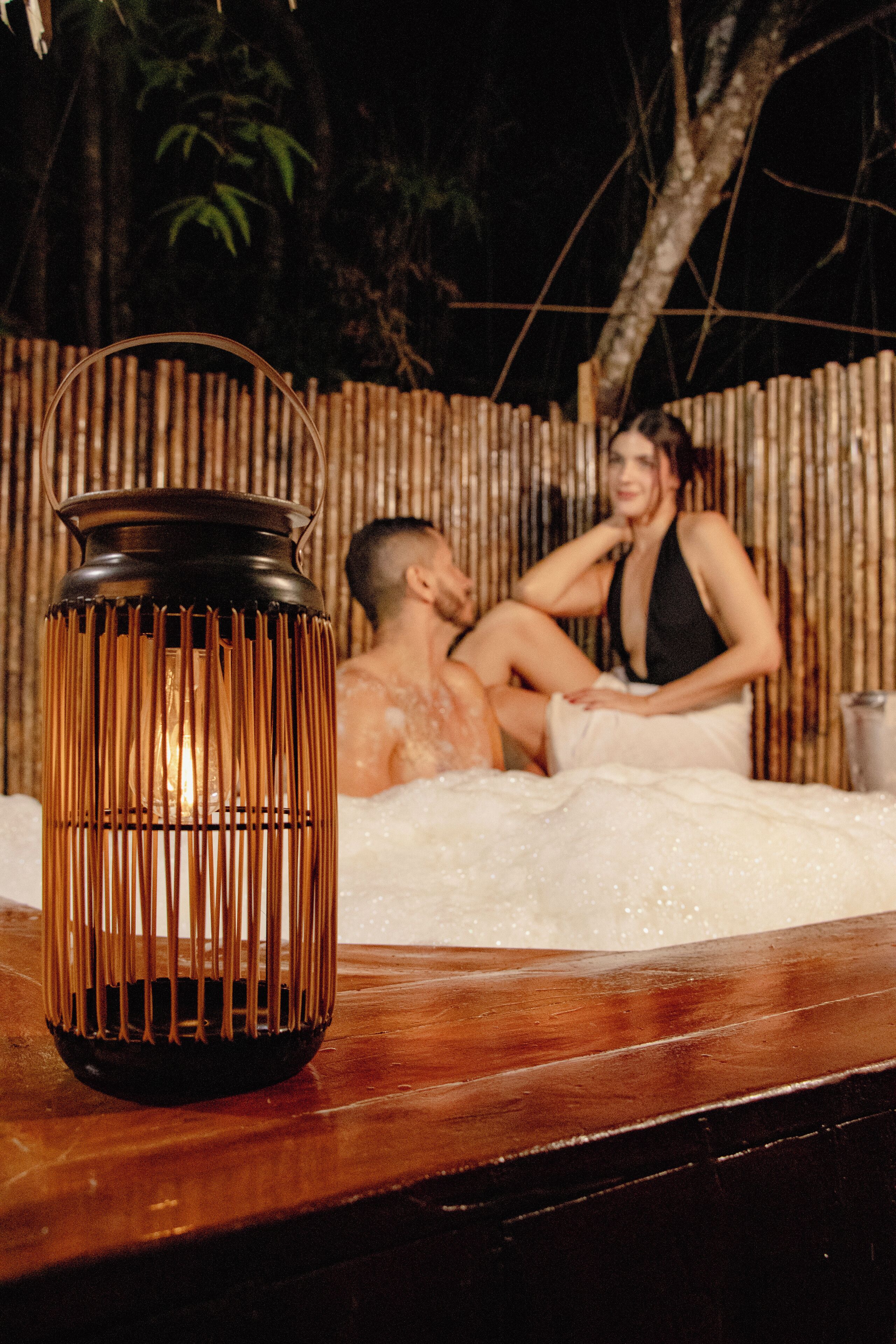 Bañera de hidromasaje al aire libre