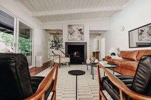 TV, fireplace, stereo - ENCINO RETREAT, Encino Retreat, Pool, Entire House (Los Angeles)