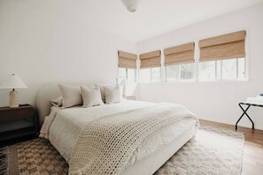 4 chambres, fer et planche à repasser, accès à Internet, literie fournie