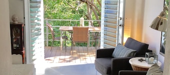 2 Bedroom 1 1/2 Bath Charming In Town Apartment with Great Jungle View Deck!