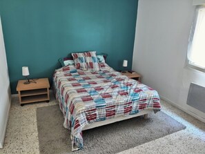 3 slaapkamers, een strijkplank/strijkijzer, wifi, beddengoed