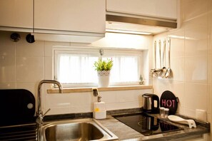 Fridge, microwave, stovetop, coffee/tea maker