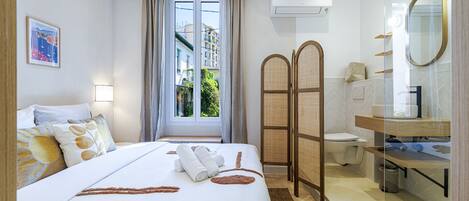 2 bedrooms, iron/ironing board, free WiFi, bed sheets