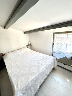 2 chambres, fer et planche à repasser