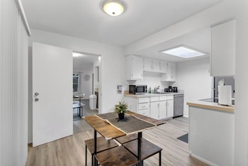 Central Bellevue House 