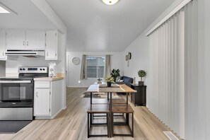 Economy Bungalow, Air conditioning, Garden View | Private kitchen