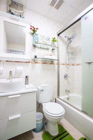 Hårføner, håndklær, såpe og toalettpapir