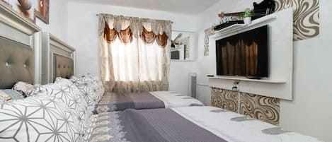 3 slaapkamers, een strijkplank/strijkijzer, wifi, beddengoed